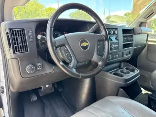 Furgoneta de Carga Chevrolet Express 2022 2500 3 puertas