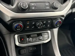 GMC Acadia 2022 SLE 4 puertas SUV
