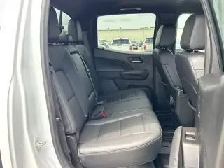 GMC Canyon 2023 4x2 Elevation 4 puertas Cabina Crew 5 pies. Caja corta