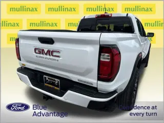 GMC Canyon 2023 4x2 Elevation 4 puertas Cabina Crew 5 pies. Caja corta