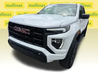 GMC Canyon 2023 4x2 Elevation 4 puertas Cabina Crew 5 pies. Caja corta