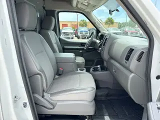 Nissan NV 2021 3500 HD SV 3 puertas Van de Carga con Techo Alto