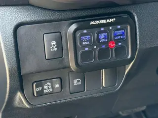 Toyota Tacoma 2023 4x4 SR V6 4dr Doble Cabina 5.0 pies SB