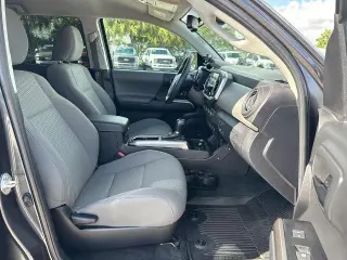 Toyota Tacoma 2023 4x4 SR V6 4dr Doble Cabina 5.0 pies SB