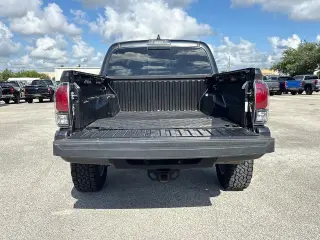Toyota Tacoma 2023 4x4 SR V6 4dr Doble Cabina 5.0 pies SB