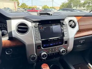 Toyota Tundra 2020 4x4 Edición 1794 4p CrewMax Cab Pickup SB