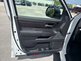 Toyota Tundra 2024 4x4 SR5 4dr CrewMax Cab Pickup SB