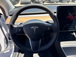 Tesla Model Y 2023 AWD Long Range 4p Crossover