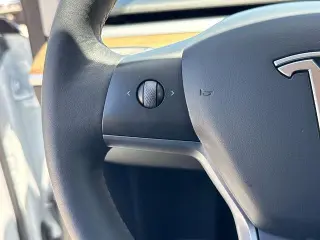 Tesla Model Y 2023 AWD Long Range 4p Crossover