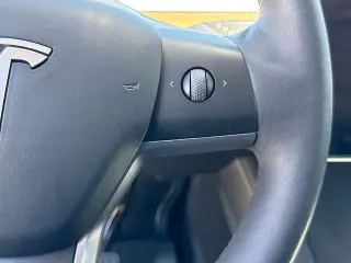 Tesla Model Y 2023 AWD Long Range 4p Crossover