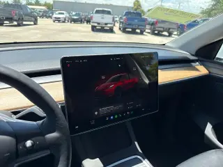 Tesla Model Y 2023 AWD Long Range 4p Crossover