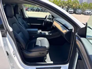 Tesla Model Y 2023 AWD Long Range 4p Crossover