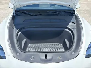 Tesla Model Y 2023 AWD Long Range 4p Crossover