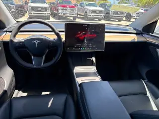 Tesla Model Y 2023 AWD Long Range 4p Crossover
