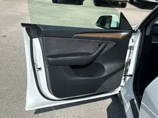 Tesla Model Y 2023 AWD Long Range 4p Crossover