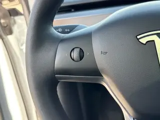 Tesla Model Y 2023 AWD Long Range 4p Crossover