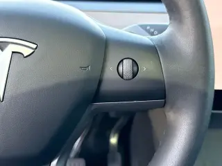 Tesla Model Y 2023 AWD Long Range 4p Crossover