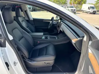 Tesla Model Y 2023 AWD Long Range 4p Crossover