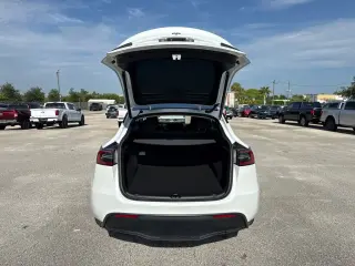 Tesla Model Y 2023 AWD Long Range 4p Crossover
