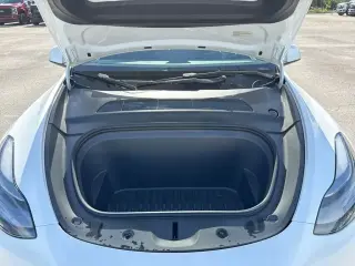 Tesla Model Y 2023 AWD Long Range 4p Crossover