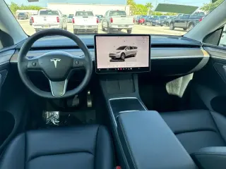 Tesla Model Y 2023 AWD Long Range 4p Crossover