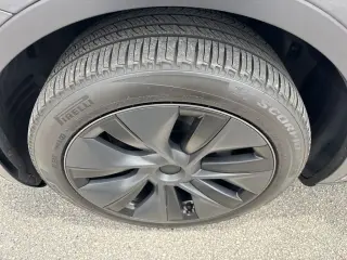 Tesla Model Y 2025 AWD Long Range 4p Crossover