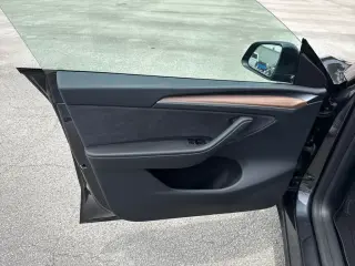 Tesla Model Y 2025 AWD Long Range 4p Crossover