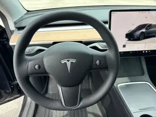 Tesla Model Y 2025 AWD Long Range 4p Crossover