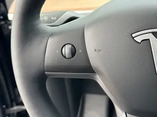 Tesla Model Y 2025 AWD Long Range 4p Crossover