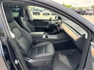 Tesla Model Y 2025 AWD Long Range 4p Crossover