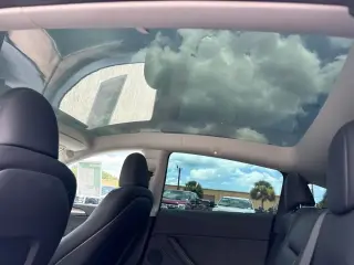 Tesla Model Y 2025 AWD Long Range 4p Crossover