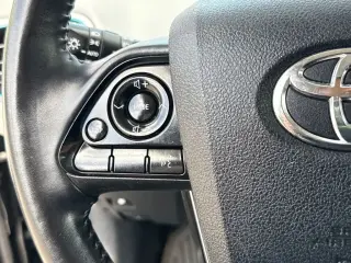 Toyota Prius 2019 AWD LE AWD-e 4p Hatchback