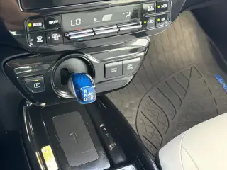 Toyota Prius 2019 AWD LE AWD-e 4p Hatchback