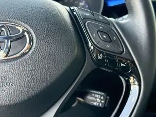 Toyota C-HR 2020 XLE 4p Crossover