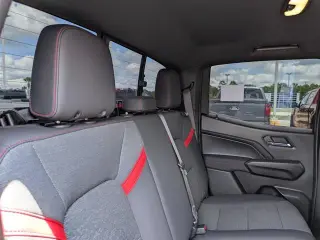 Chevrolet Colorado 2023 4x4 Z71 Cabina Crew 4 puertas 5 pies. Caja corta