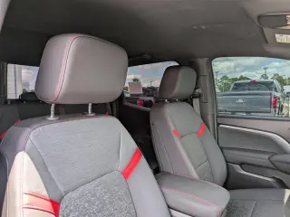 Chevrolet Colorado 2023 4x4 Z71 Cabina Crew 4 puertas 5 pies. Caja corta