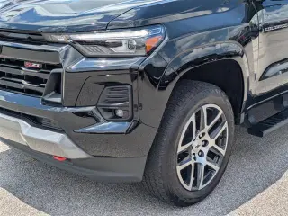 Chevrolet Colorado 2023 4x4 Z71 Cabina Crew 4 puertas 5 pies. Caja corta