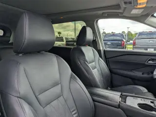 Nissan Rogue 2024 Platino 4 puertas Crossover