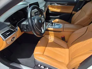 BMW Serie 7 2022 740i Sedán de 4 puertas