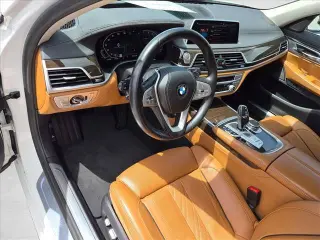 BMW Serie 7 2022 740i Sedán de 4 puertas