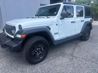 Jeep Wrangler 2026 4x4 Sport 4 puertas SUV