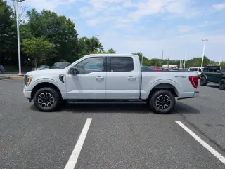 Ford F-150 2023 4x4 XLT 4 puertas SuperCrew 5.5 pies. SB