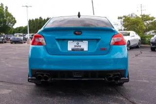 Subaru WRX 2019 AWD STI Limited 4p Sedan con spoiler de perfil bajo