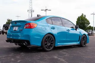 Subaru WRX 2019 AWD STI Limited 4p Sedan con spoiler de perfil bajo