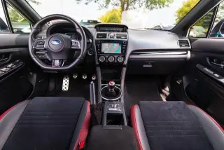 Subaru WRX 2019 AWD STI Limited 4p Sedan con spoiler de perfil bajo