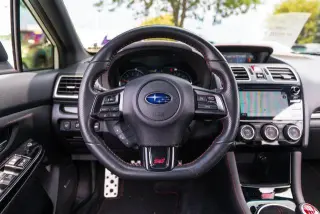 Subaru WRX 2019 AWD STI Limited 4p Sedan con spoiler de perfil bajo