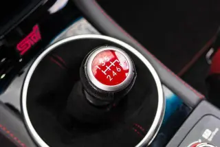 Subaru WRX 2019 AWD STI Limited 4p Sedan con spoiler de perfil bajo