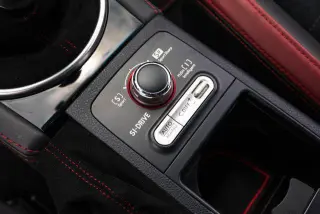 Subaru WRX 2019 AWD STI Limited 4p Sedan con spoiler de perfil bajo