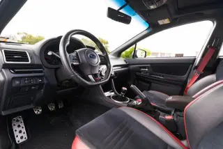 Subaru WRX 2019 AWD STI Limited 4p Sedan con spoiler de perfil bajo