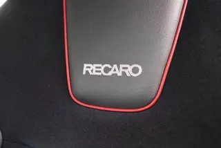 Subaru WRX 2019 AWD STI Limited 4p Sedan con spoiler de perfil bajo